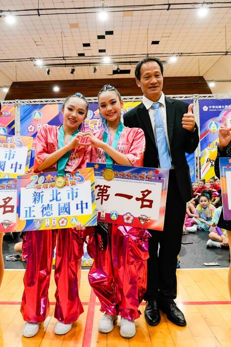 本校舞啦隊參加2025全國啦啦隊公開賽榮獲佳績。(另開新視窗/jpg檔)圖片