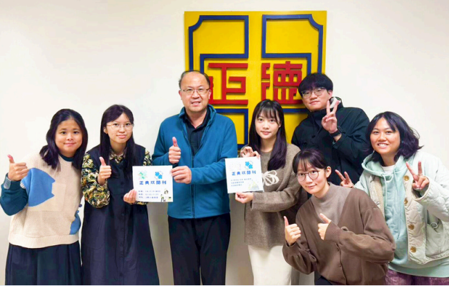 左至右依序為:俐妤老師、雯芊老師、 易進校長、 英智老師、洳儀老師、 威珺老師、 貝聿老師
